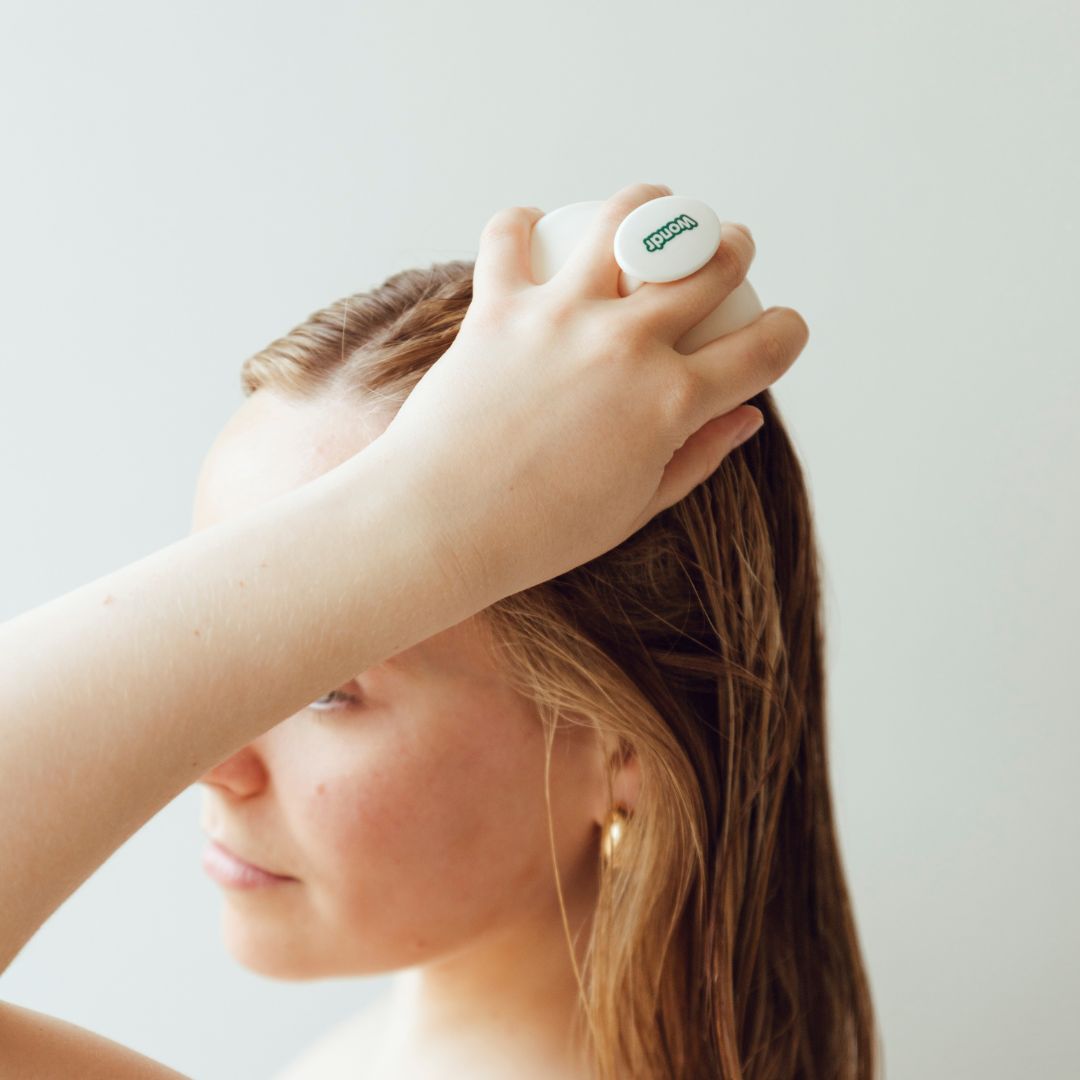 Masseur de cuir chevelu en silicone | WONDR care image 2