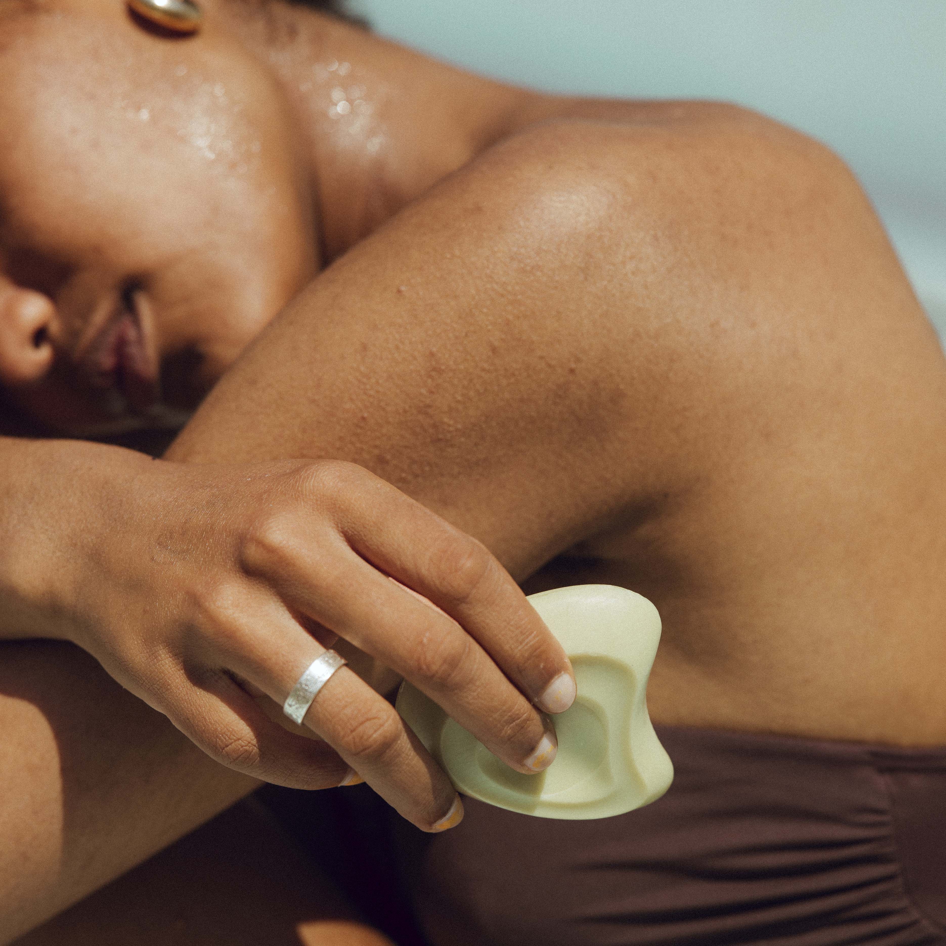 FRESH LARCH | Shaving Bar image 4