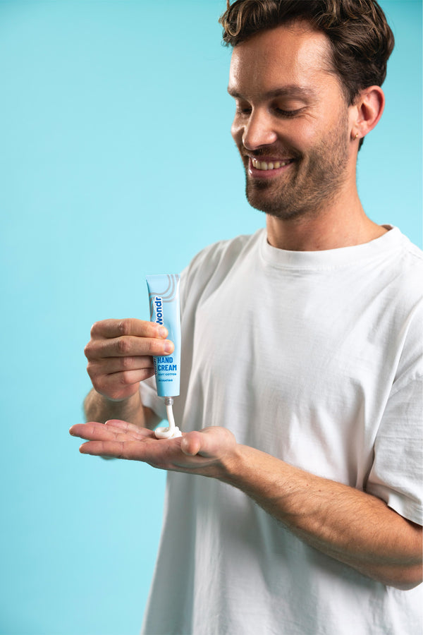 HYDRATING HAND CREAM - Hover