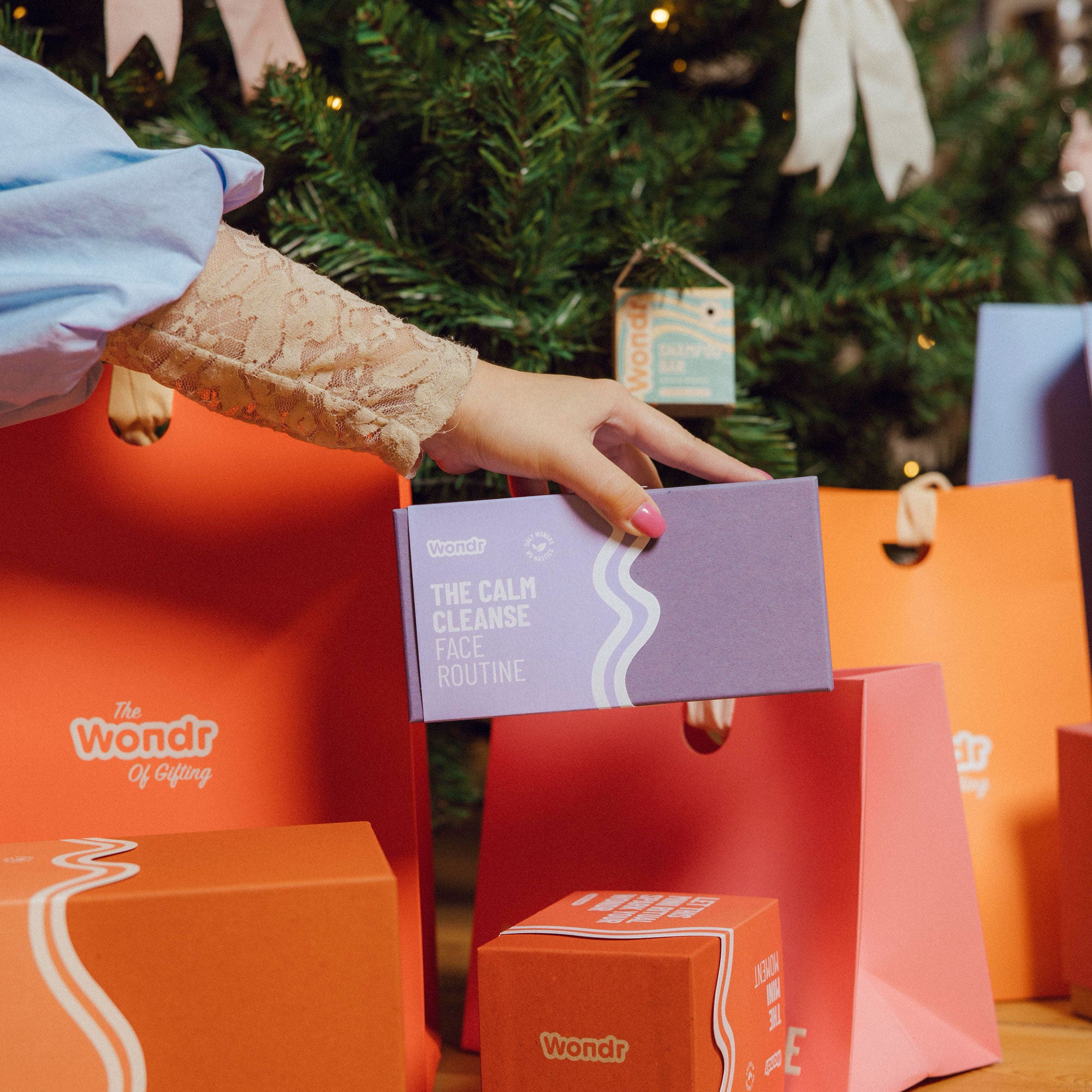 The Calm Cleanse Face Routine | Wondr Gift image 4