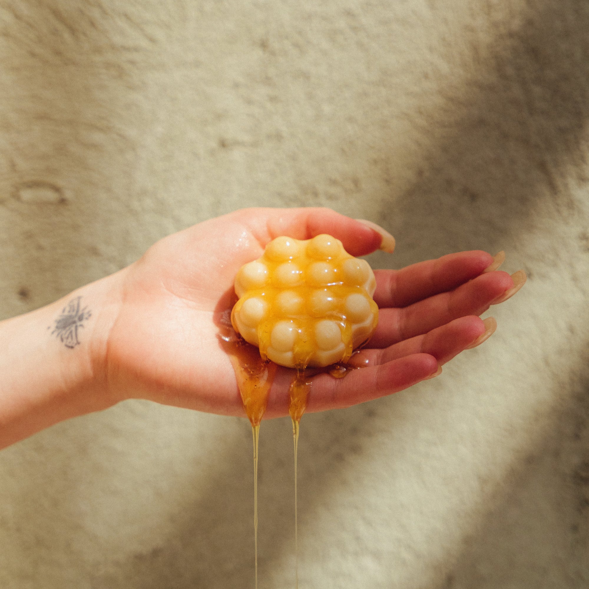 VEGAN HONEY | Shampoo Bar image 5