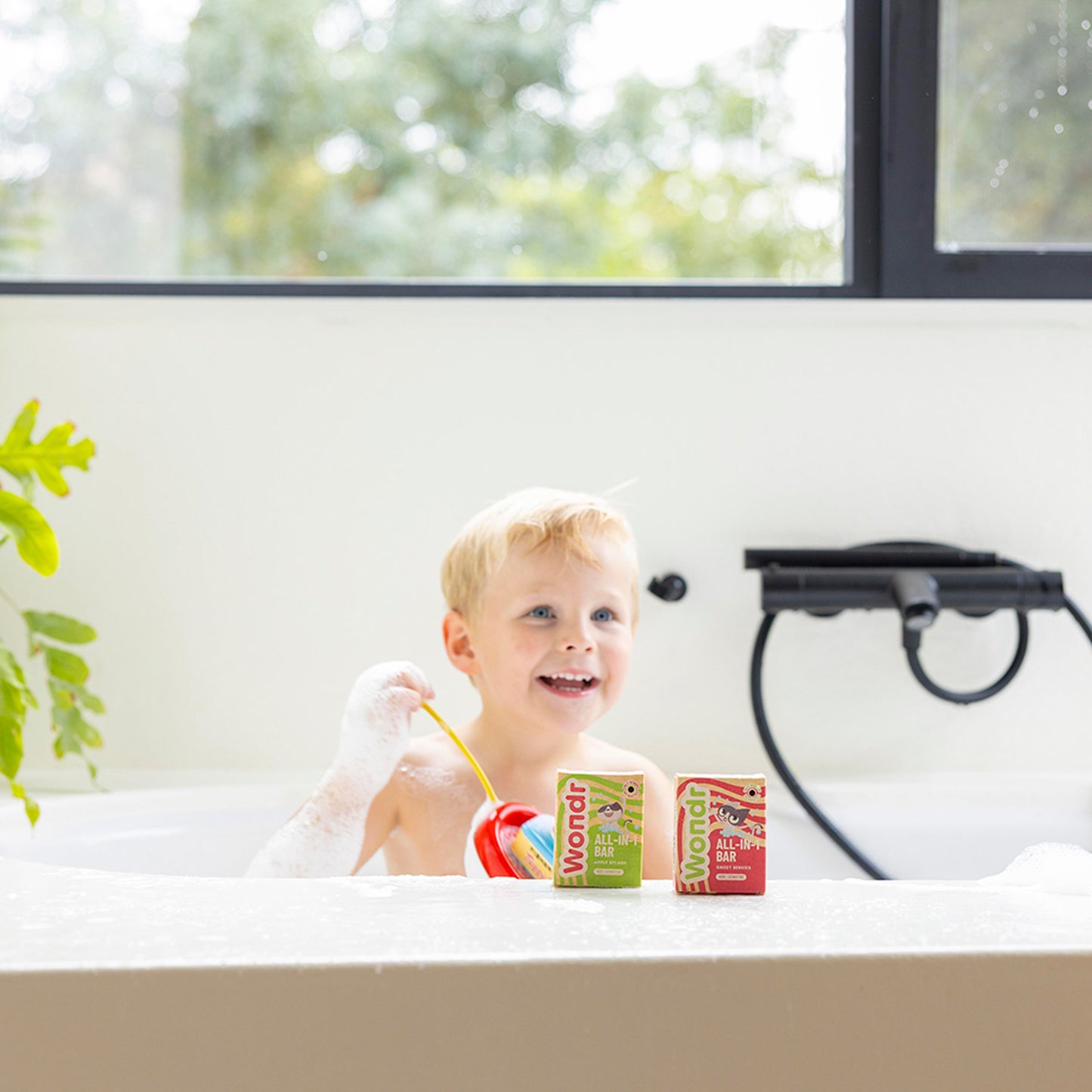 APPLE SPLASH | Kids Bar